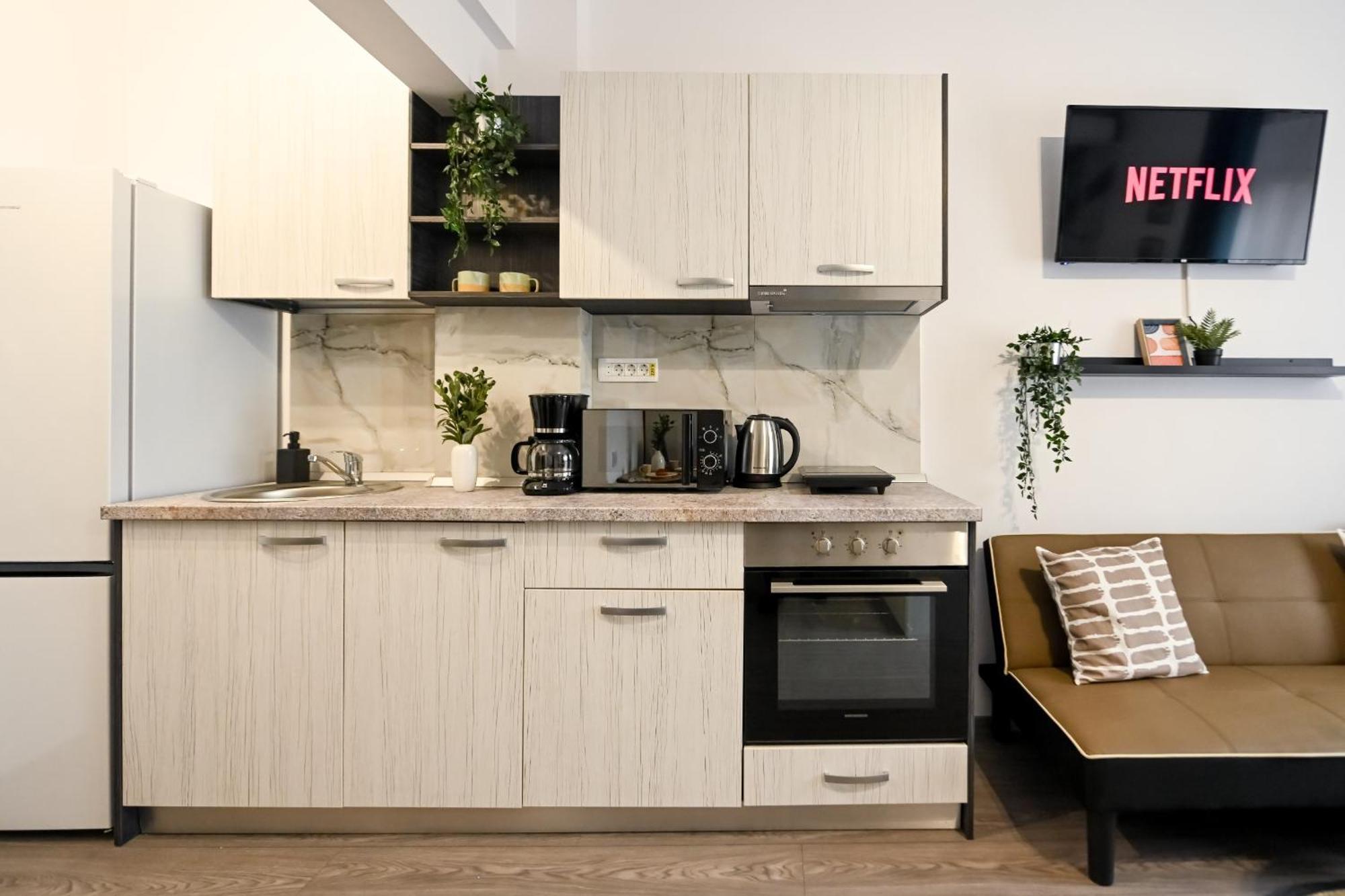 Old Town Charm - Modern & Comfortable Accommodation In The Heart Of The City Bukarest Exteriör bild