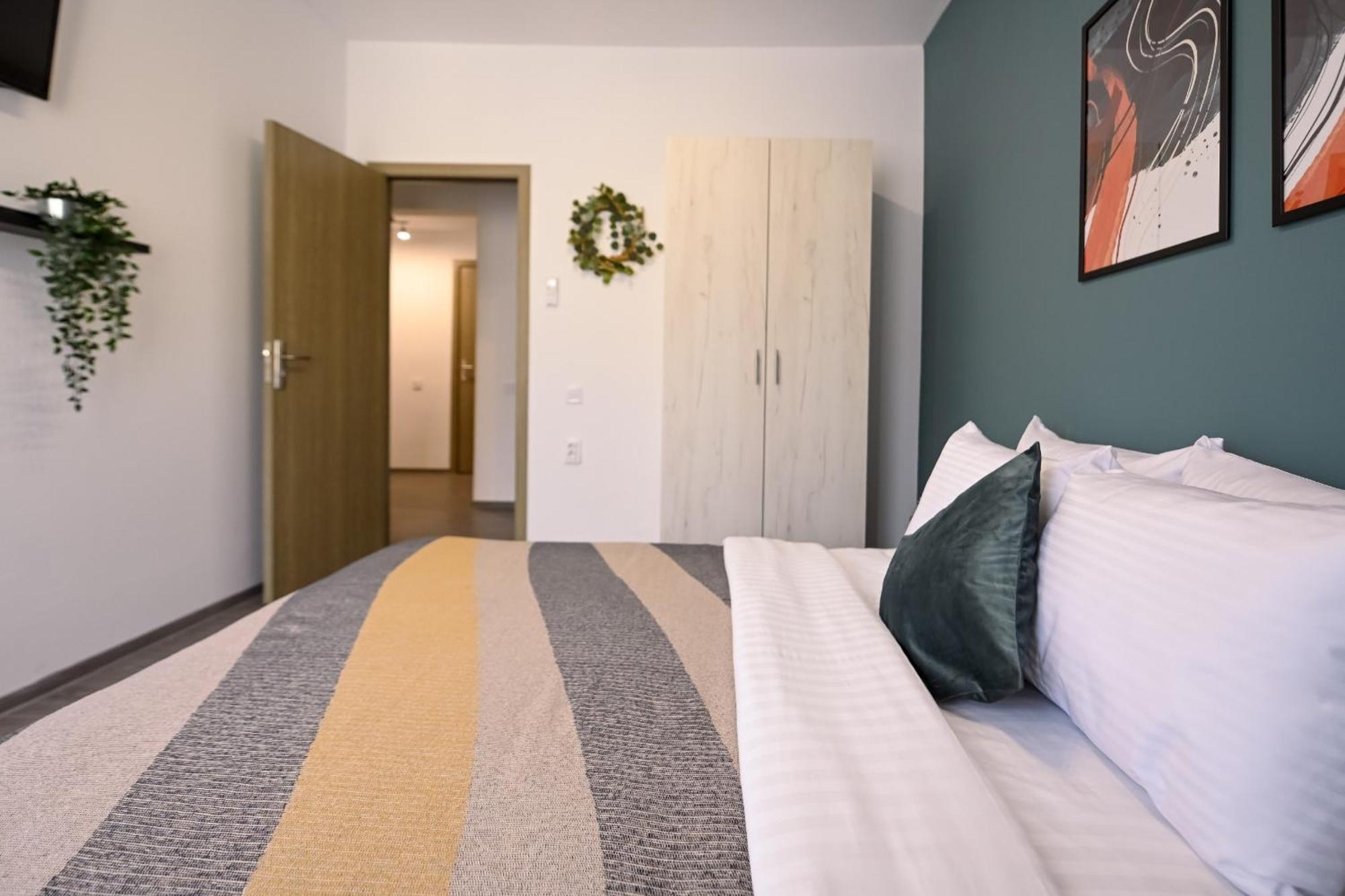 Old Town Charm - Modern & Comfortable Accommodation In The Heart Of The City Bukarest Exteriör bild