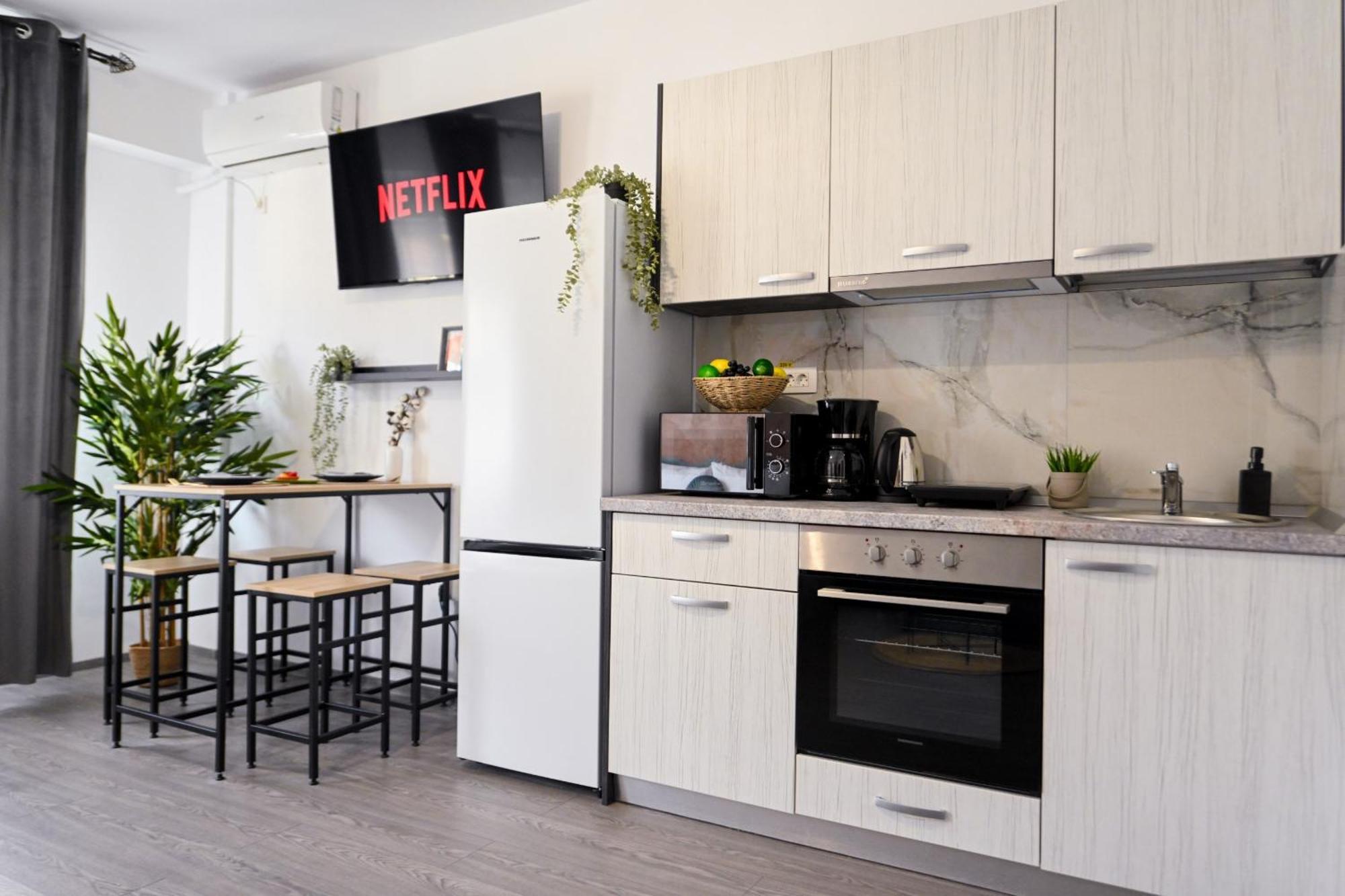 Old Town Charm - Modern & Comfortable Accommodation In The Heart Of The City Bukarest Exteriör bild