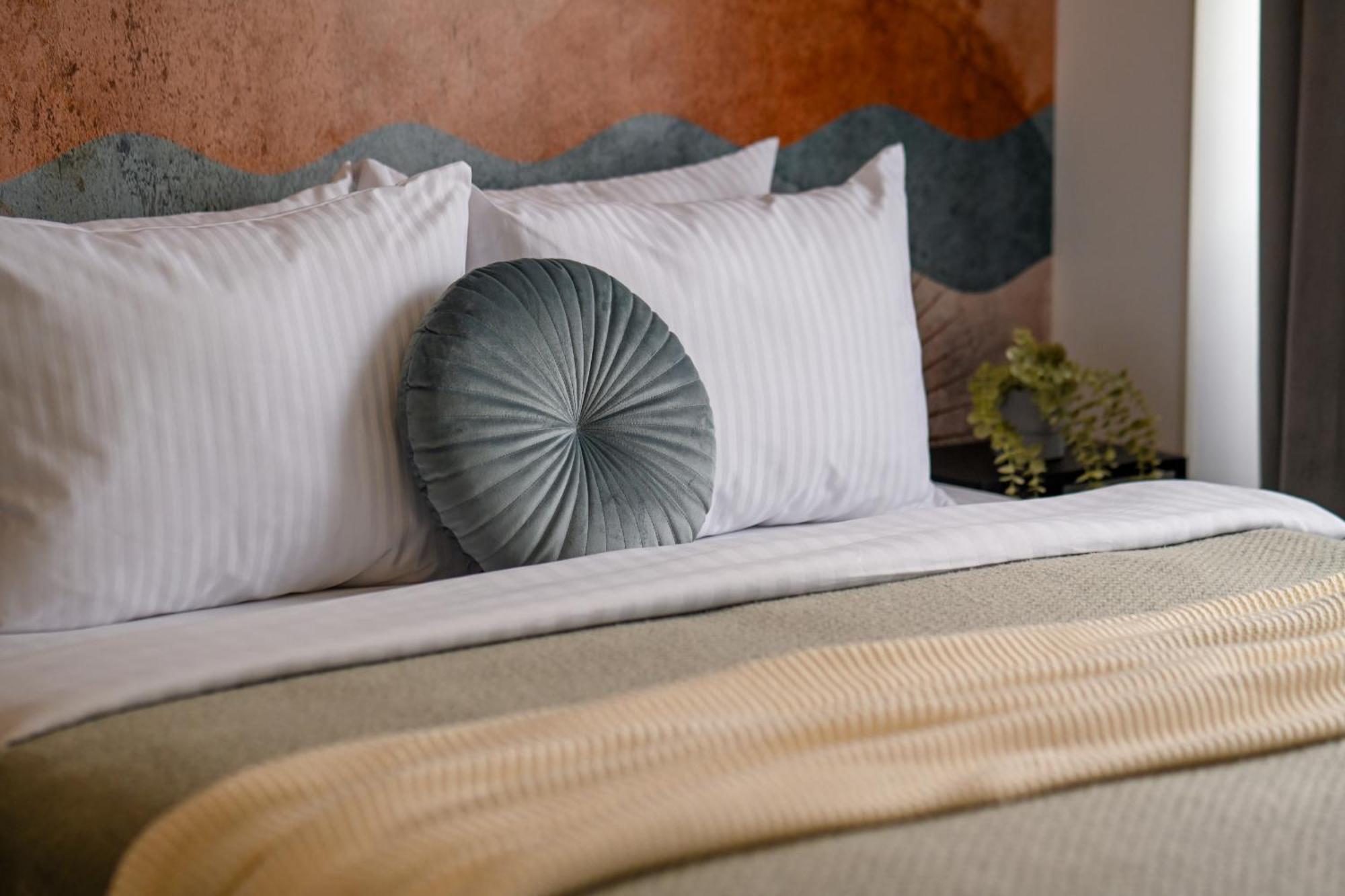 Old Town Charm - Modern & Comfortable Accommodation In The Heart Of The City Bukarest Exteriör bild