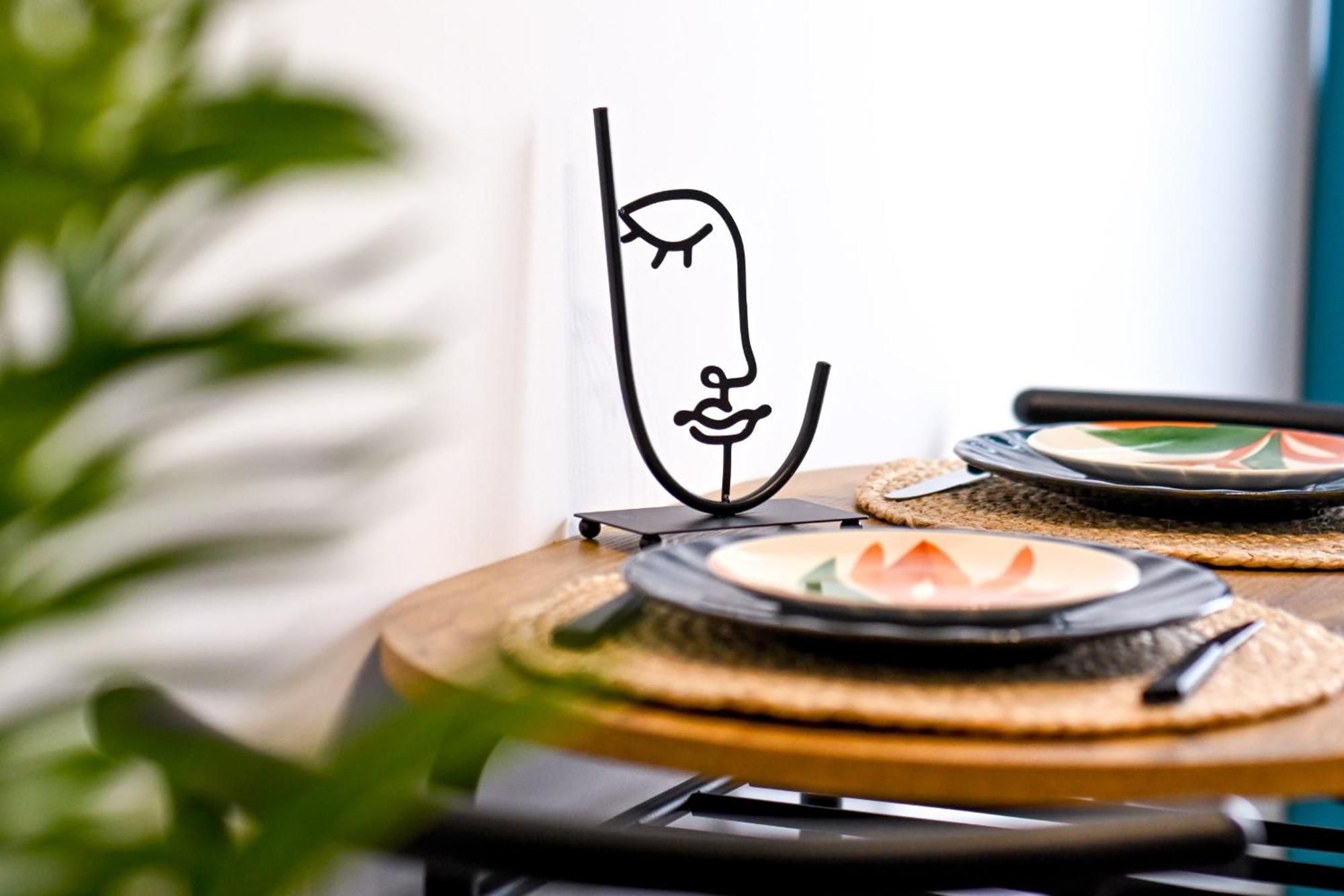 Old Town Charm - Modern & Comfortable Accommodation In The Heart Of The City Bukarest Exteriör bild
