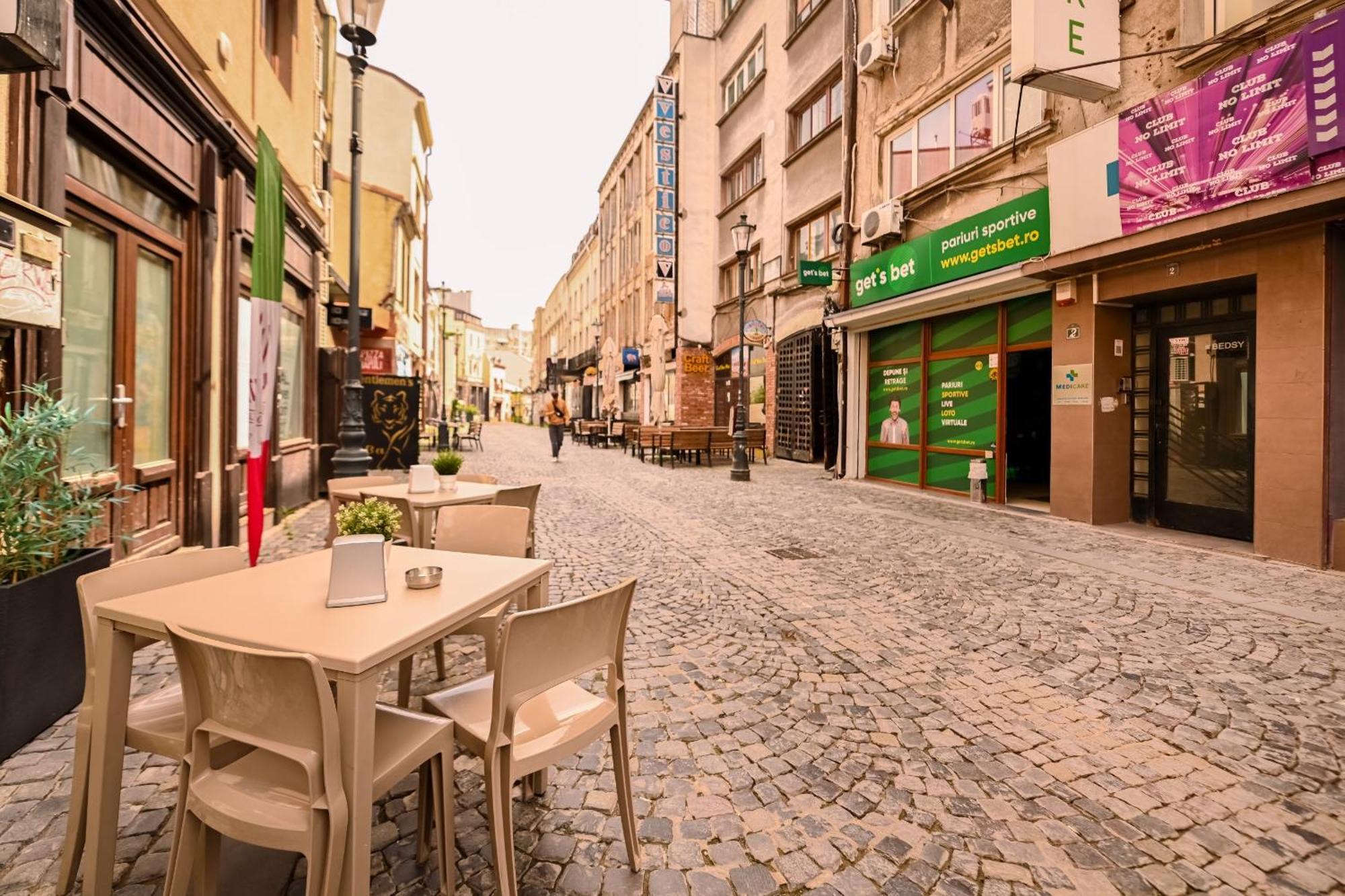 Old Town Charm - Modern & Comfortable Accommodation In The Heart Of The City Bukarest Exteriör bild