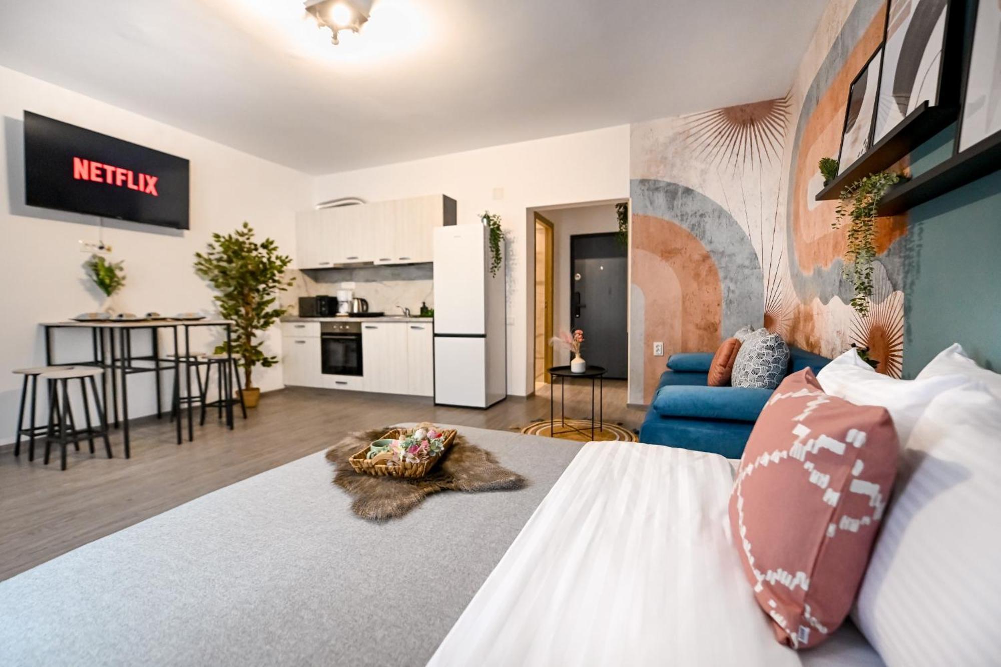 Old Town Charm - Modern & Comfortable Accommodation In The Heart Of The City Bukarest Exteriör bild
